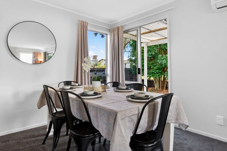 Photo of property in 7 Hinton Place, Weymouth, Auckland, 2103