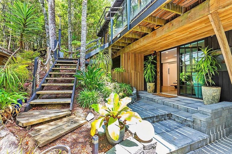 Photo of property in 93 Brick Bay Drive, Sandspit, Warkworth, 0982