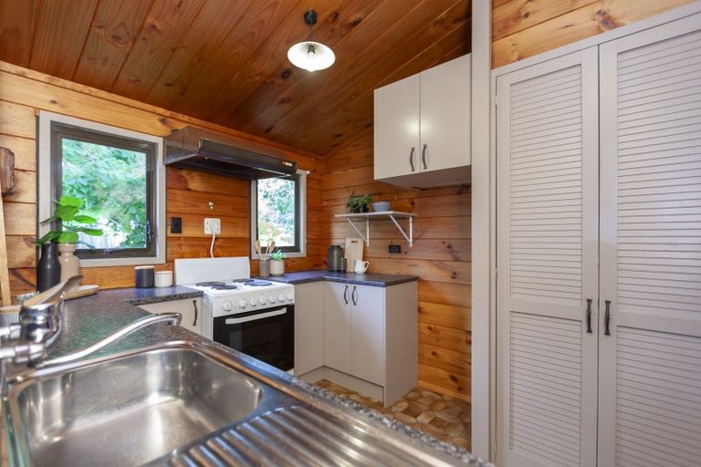 Photo of property in 1a Karaka Grove, Waikanae, 5036