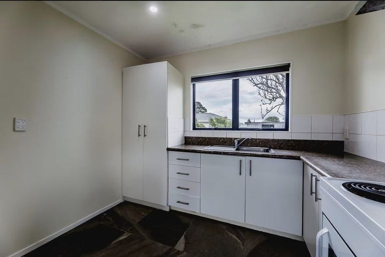 Photo of property in 17 Dungarvon Place, Clendon Park, Auckland, 2103