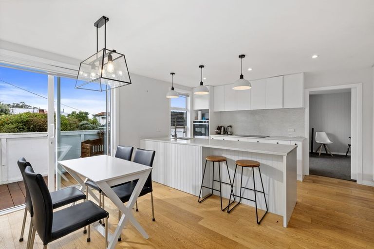 Photo of property in 2/39 Old Lake Road, Narrow Neck, Auckland, 0624