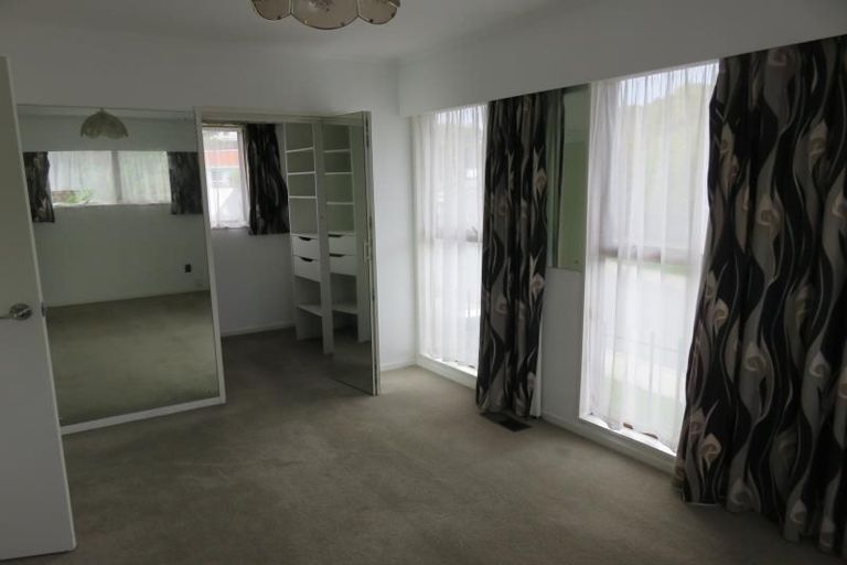 Photo of property in 102 Churton Drive, Churton Park, Wellington, 6037