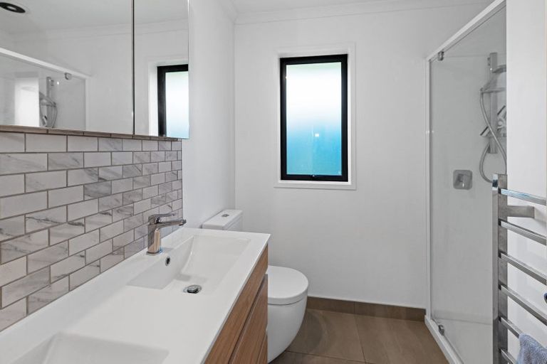 Photo of property in 6 Tarara Lane, Kumeu, 0810