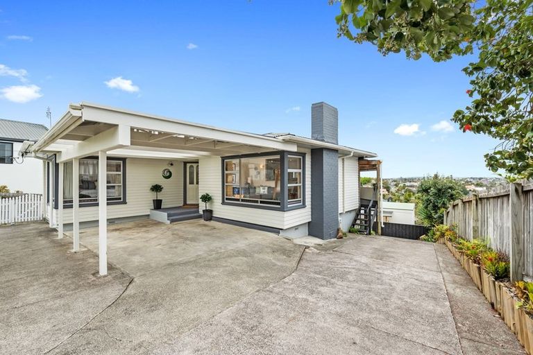Photo of property in 11a Mizpah Road, Waiake, Auckland, 0630
