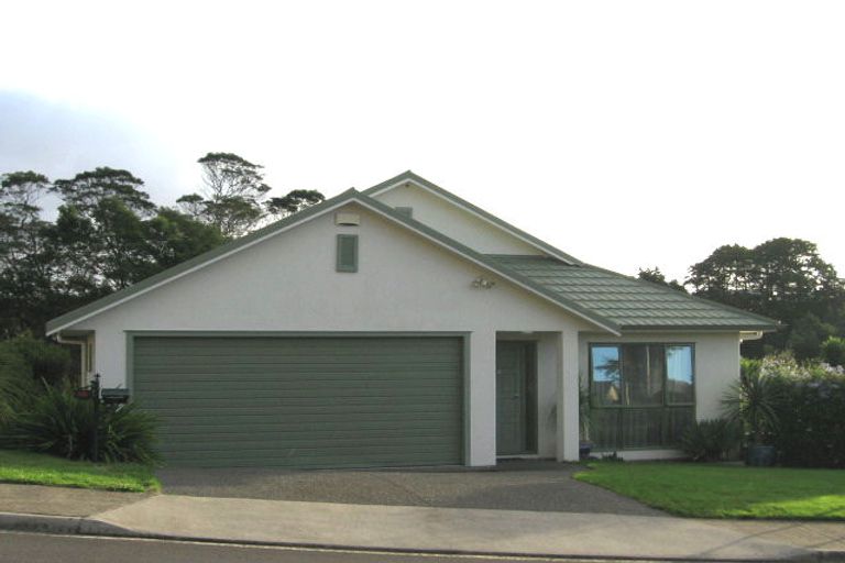 Photo of property in 10 Blethyn Place, Te Atatu South, Auckland, 0610