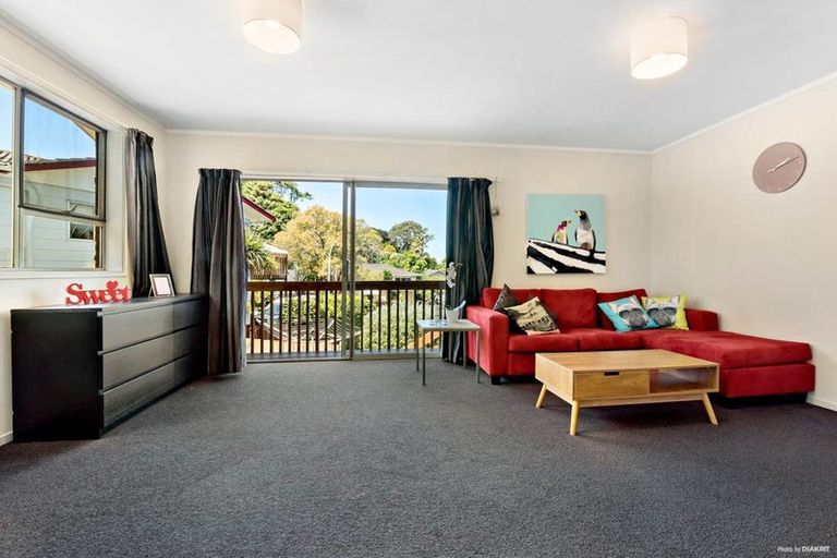 Photo of property in 2/12 Newstead Avenue, Browns Bay, Auckland, 0632