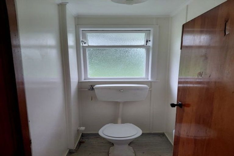 Photo of property in 4 Hereford Street, Cannons Creek, Porirua, 5024