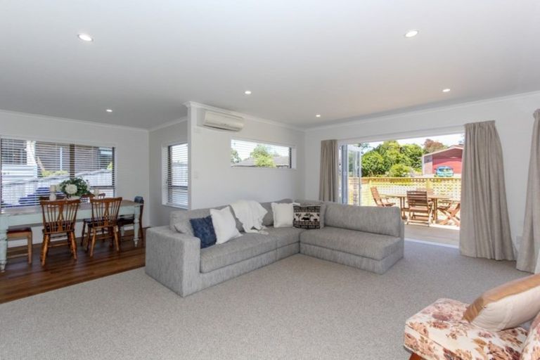 Photo of property in 60 Karina Road, Merrilands, New Plymouth, 4312