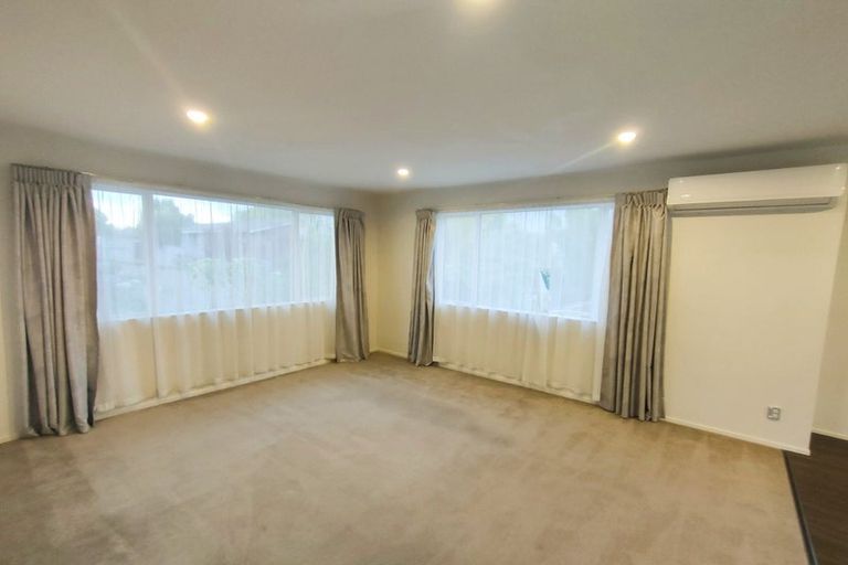 Photo of property in 6b Gossamer Drive, Pakuranga Heights, Auckland, 2010