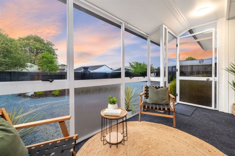 Photo of property in 100 Avondale Road, Avondale, Christchurch, 8061