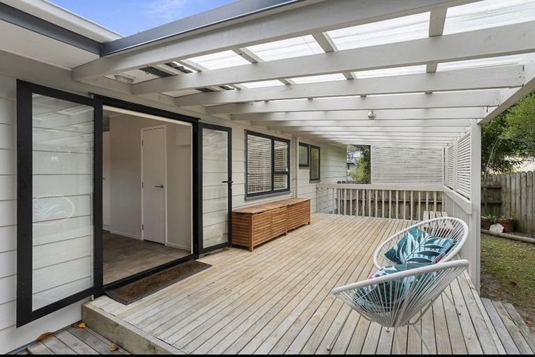 Photo of property in 9 Kupari Place, Totara Vale, Auckland, 0629