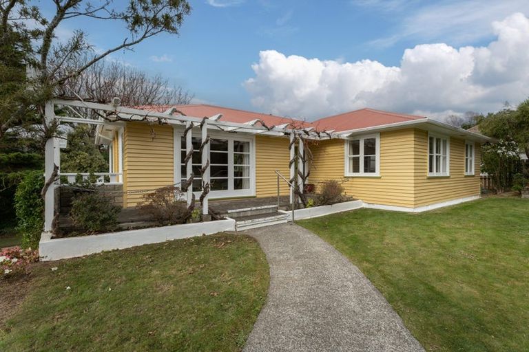 Photo of property in 1 Tainui Terrace, Tawa, Wellington, 5028