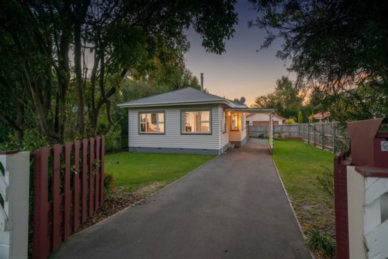 Photo of property in 32 Martindales Road, Heathcote Valley, Christchurch, 8022