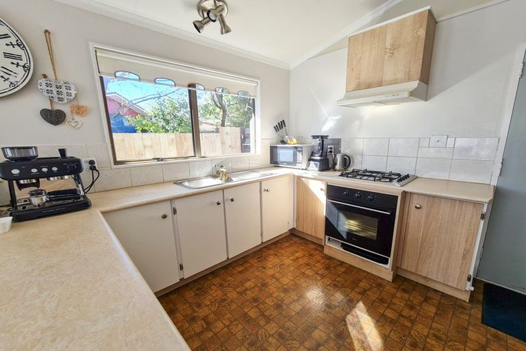 Photo of property in 62 Acacia Street, Kelvin Grove, Palmerston North, 4414