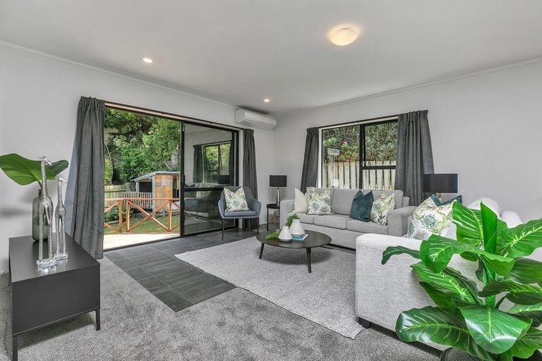 Photo of property in 2/19 Greenvalley Rise, Glenfield, Auckland, 0629