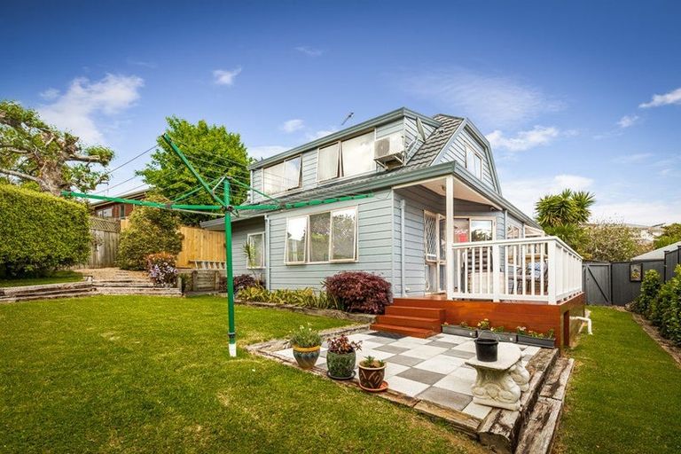 Photo of property in 1/12 Ballini Rise, West Harbour, Auckland, 0618