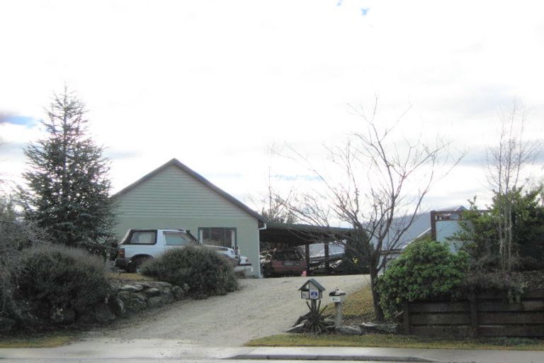Photo of property in 8a Kuri Place, Wanaka, 9305