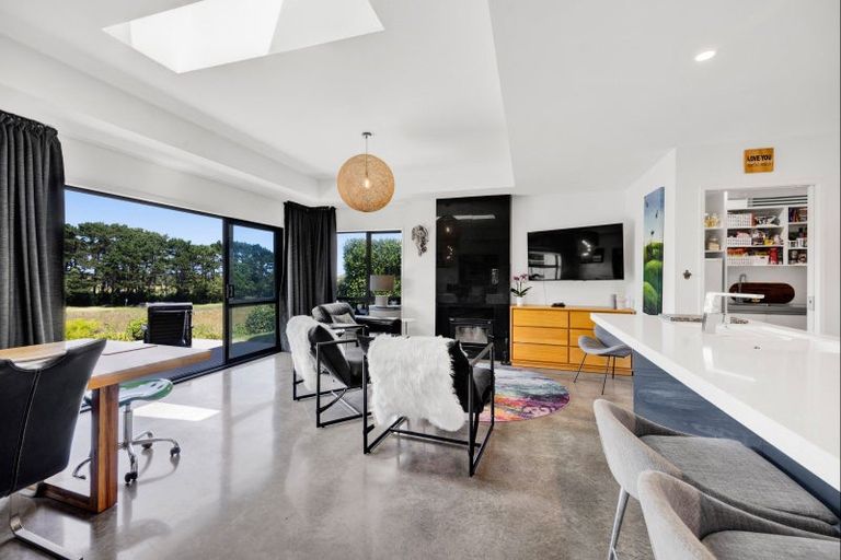 Photo of property in 6 Aytoun Street, Opunake, 4616