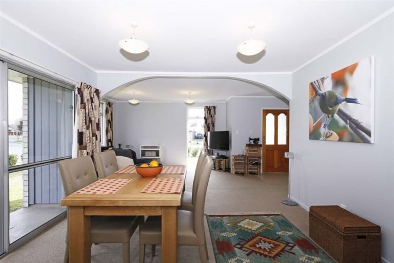 Photo of property in 33 Oakfield Crescent, Pukete, Hamilton, 3200