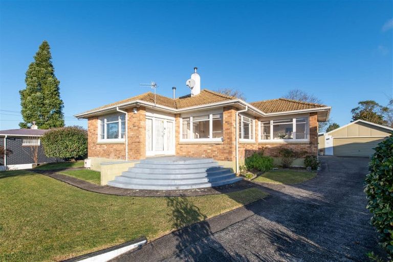 Photo of property in 1/6 Hillcrest Avenue, Hillcrest, Auckland, 0627