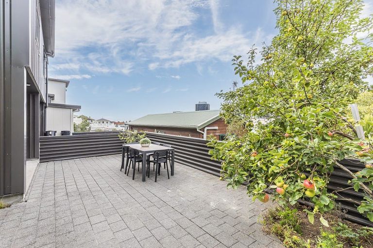 Photo of property in 173 Grant Road, Thorndon, Wellington, 6011