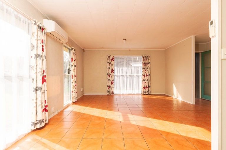 Photo of property in 9 Chibnall Place, Conifer Grove, Takanini, 2112