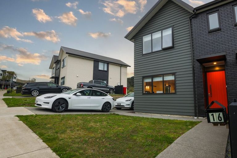 Photo of property in 16 Holystone Road, Whitby, Porirua, 5024