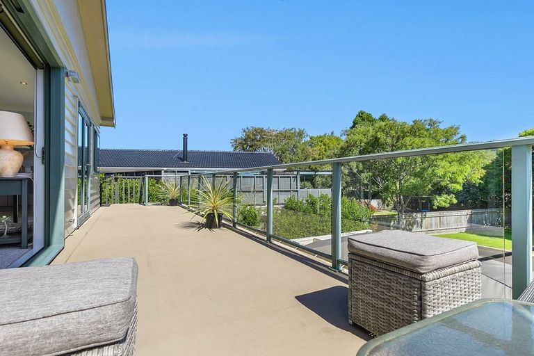 Photo of property in 12 Dowling Grove, Silverstream, Upper Hutt, 5019