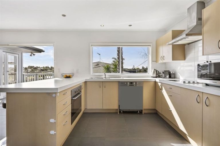 Photo of property in 2/28 Bay Street, Red Beach, 0932