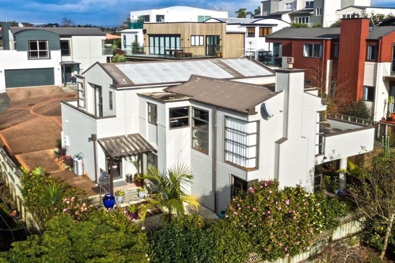 Photo of property in 135 Wiseley Road, West Harbour, Auckland, 0618