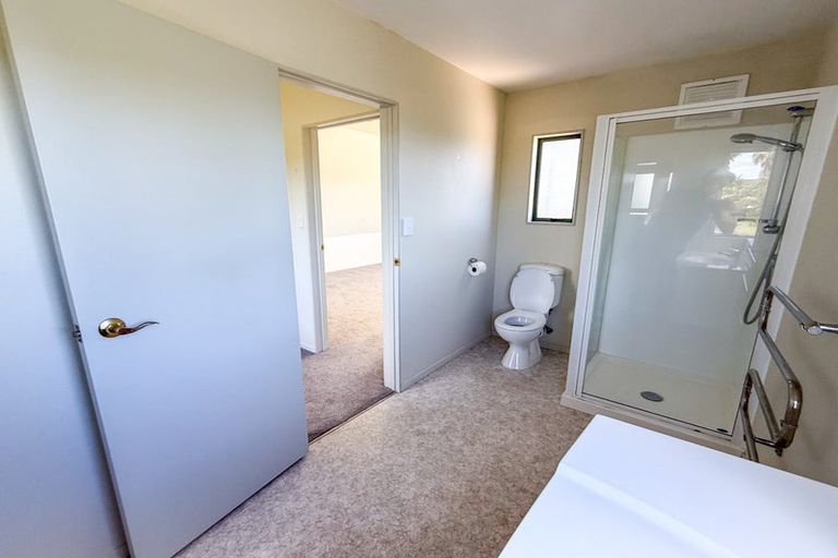 Photo of property in 8 Ngahere Views, Orewa, 0931