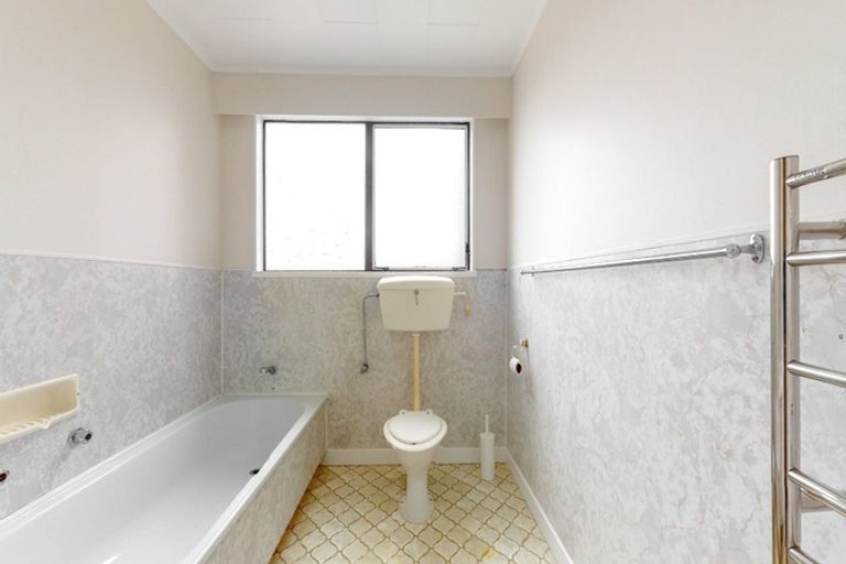 Photo of property in 36 Akaroa Drive, Maupuia, Wellington, 6022