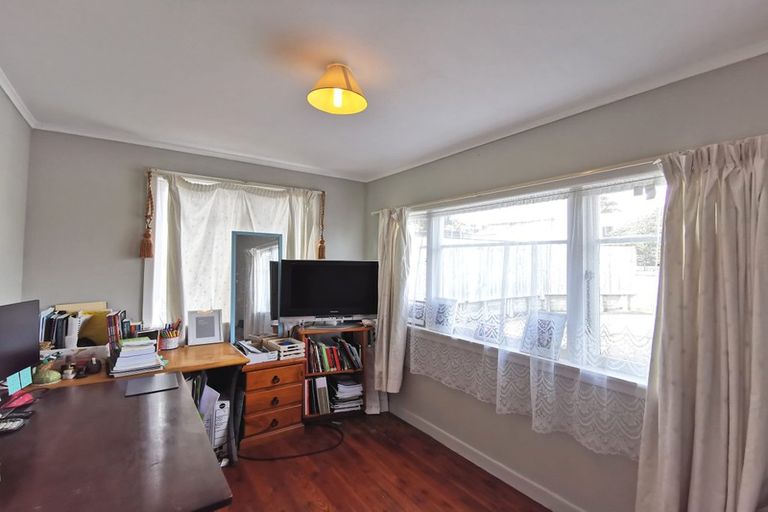 Photo of property in 13 Lavelle Road, Henderson, Auckland, 0612