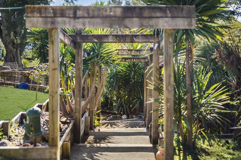 Photo of property in 20 Collingwood Road, Waiuku, 2123