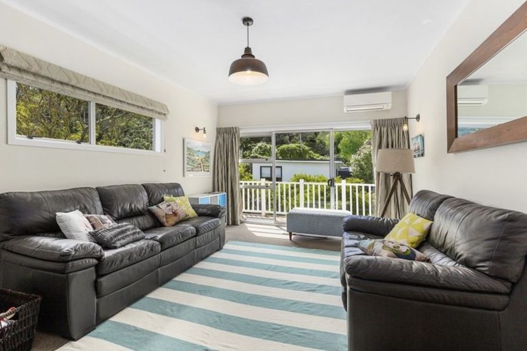 Photo of property in 20 Melbourne Road, Island Bay, Wellington, 6023