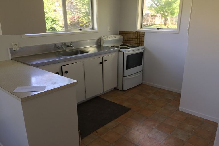 Photo of property in 39 Brunner Road, Glen Eden, Auckland, 0602