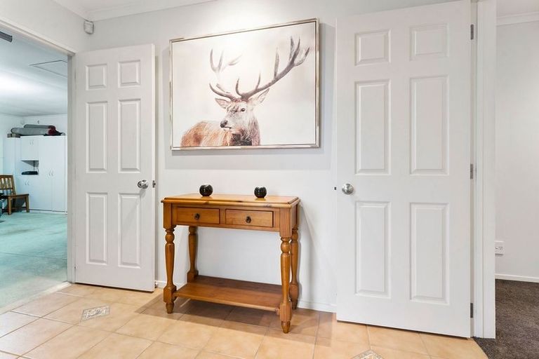 Photo of property in 25 Black Teal Close, Unsworth Heights, Auckland, 0632