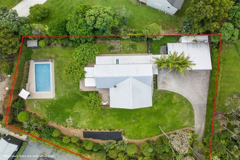 Photo of property in 7 Ngarahana Avenue, Paremoremo, Auckland, 0632