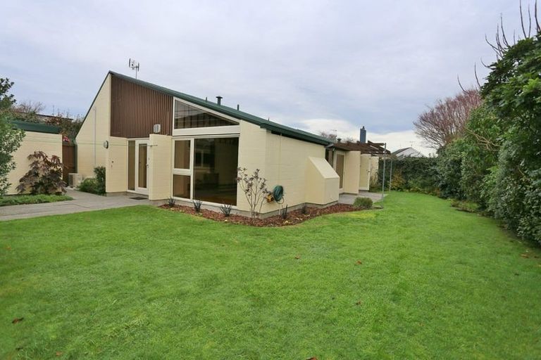 Photo of property in 14 Maidstone Road, Ilam, Christchurch, 8041