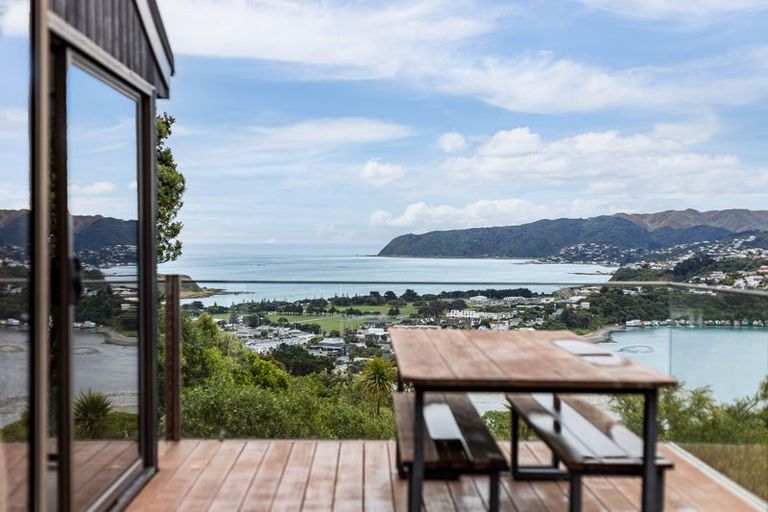 Photo of property in 55 Kahu Road, Paremata, Porirua, 5024