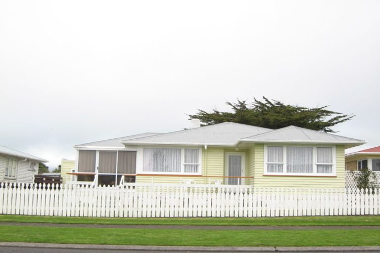 Photo of property in 135 Cracroft Street, Waitara, 4320