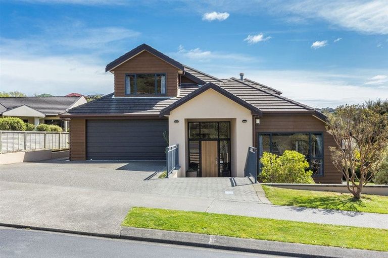 Photo of property in 28 Navigation Drive, Whitby, Porirua, 5024