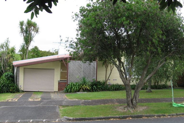Photo of property in 21 Kay Drive, Blockhouse Bay, Auckland, 0600