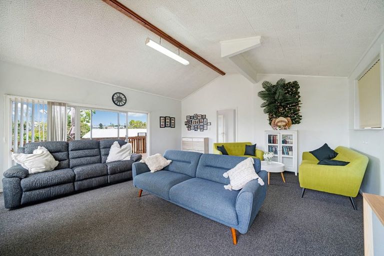 Photo of property in 58 Holbrook Street, Blockhouse Bay, Auckland, 0600