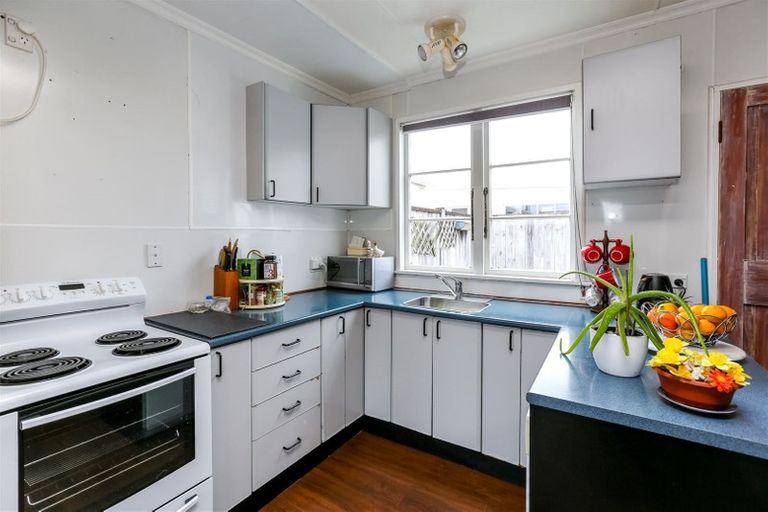 Photo of property in 14 Karamu Street, Strandon, New Plymouth, 4312