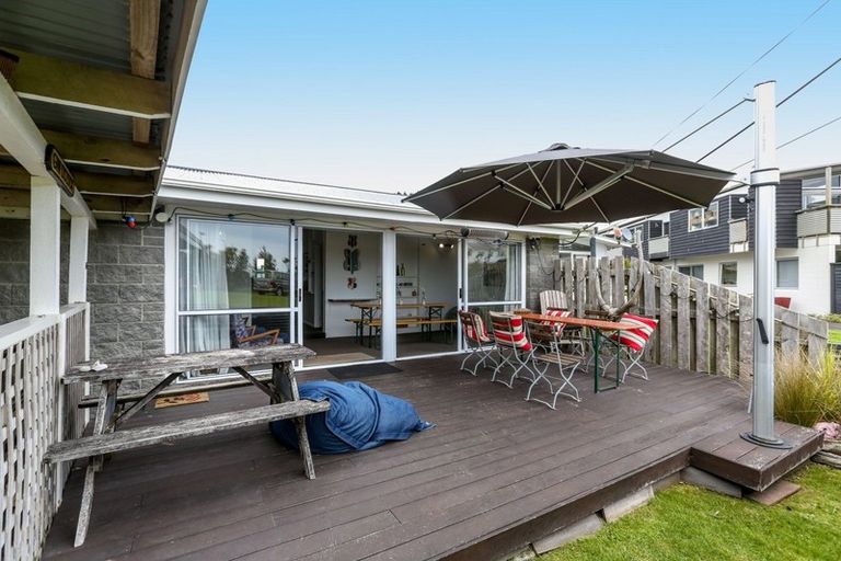Photo of property in 30 Tasman Parade, Oakura, 4314