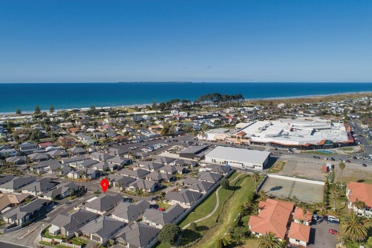 Photo of property in 4 Sandspit Way, Papamoa Beach, Papamoa, 3118