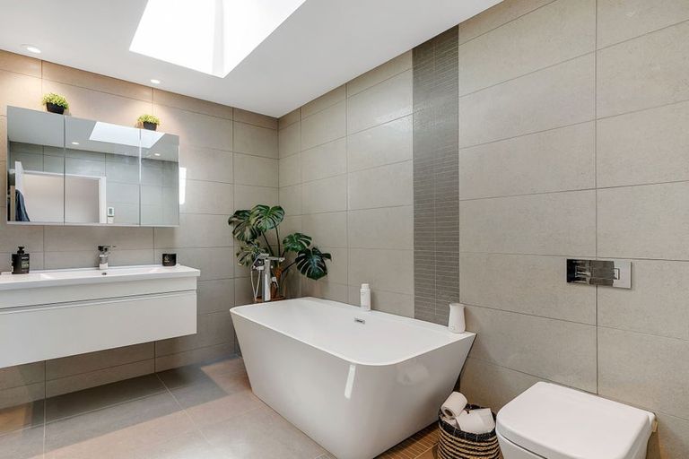 Photo of property in 12 Dowling Grove, Silverstream, Upper Hutt, 5019