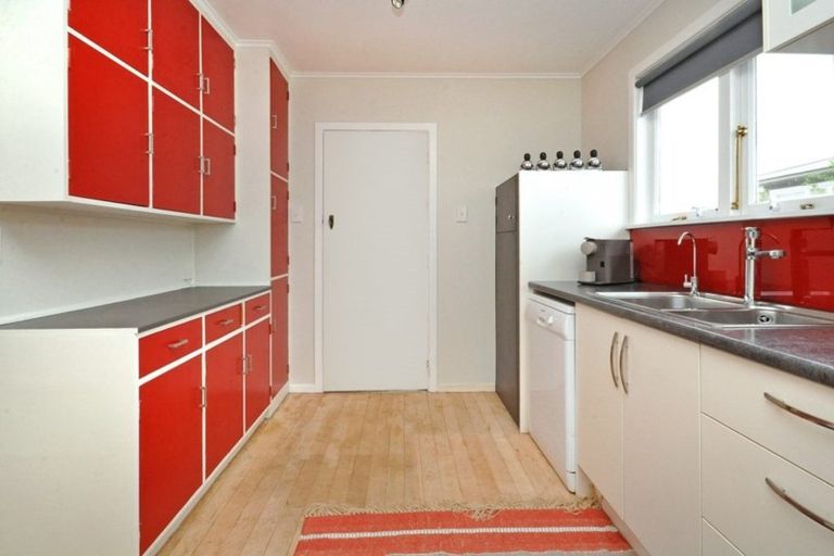 Photo of property in 86 Sylvan Crescent, Te Atatu South, Auckland, 0610