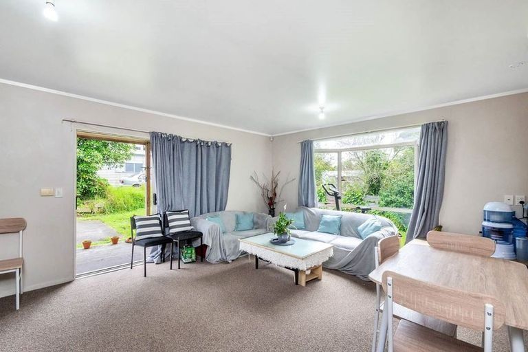 Photo of property in 15 Universal Drive, Henderson, Auckland, 0610